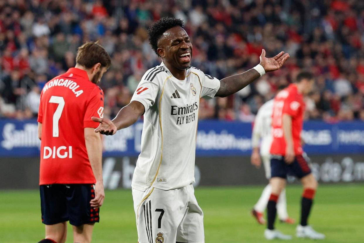 天助巴萨！奥萨苏纳1-2爆冷击败皇马，西甲榜首争夺局势复杂多变